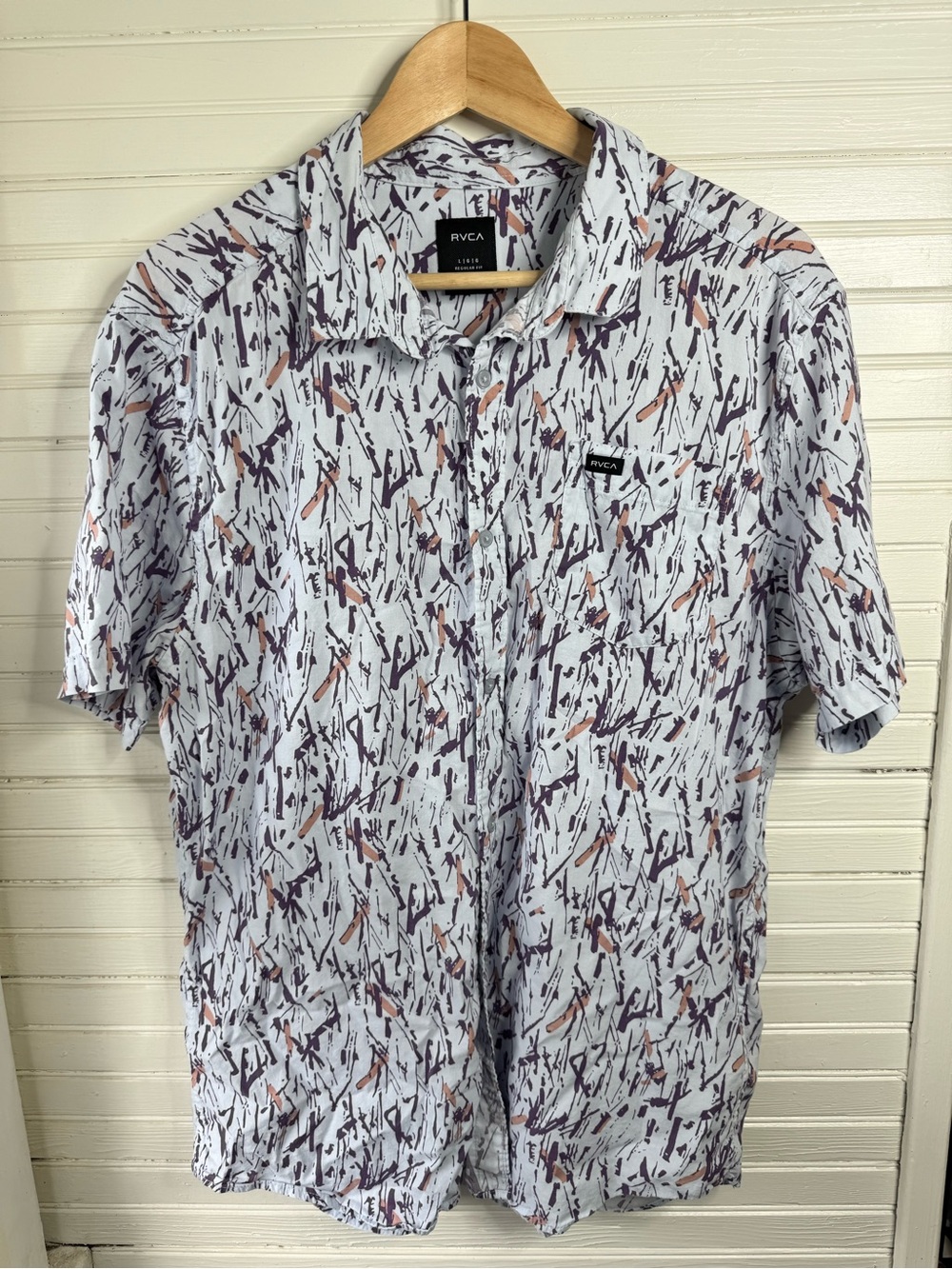 RVCA Men’s Light Gray Short-Sleeve Printed Button-Up Shirt